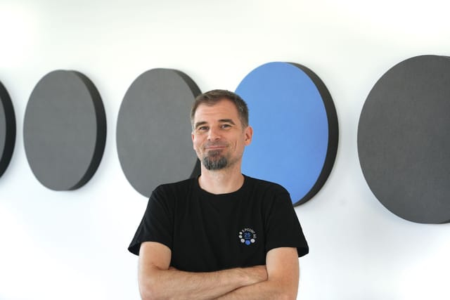 David Dicsöfi — Entwicklung